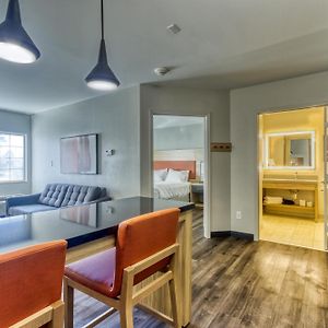 One-Bedroom King Suite