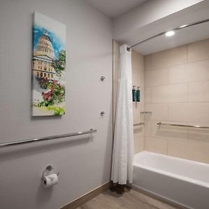 Queen Room Mobility accessible