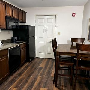 Deluxe  Queen Room Disability Access