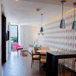One-Bedroom King Suite