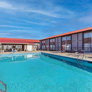 Ramada By Wyndham Bowling Green