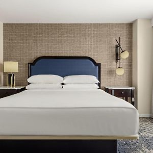 One-Bedroom Upper Floors King Suite