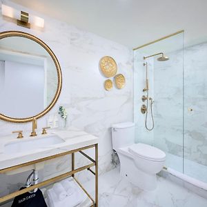 City Queen Room