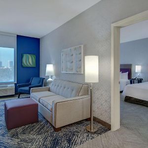 One-Bedroom Queen Suite
