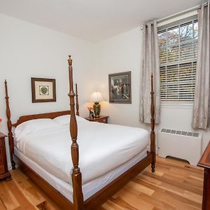 Deluxe One-Bedroom Suite