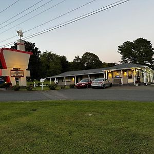 Bea'S Parkway Inn