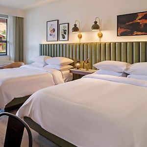 Standard Queen Room Hearing accessible