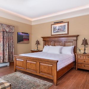 Executive One-Bedroom King Suite