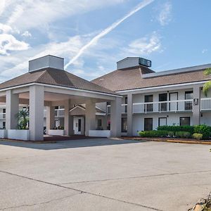 Suburban Studios Hotel Kingsland Near I-95
