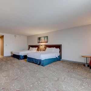 Queen Room Mobility accessible