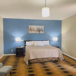 Budgetel Inn & Suites