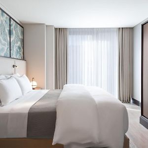 Premium King Suite
