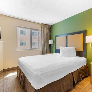 One-Bedroom Queen Suite