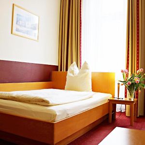 Standard Room with 1 Single Bed