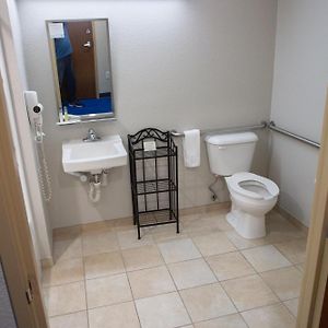 Deluxe  Queen Room Disability Access