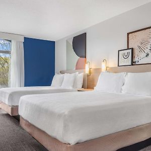 One-Bedroom Queen Suite