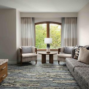 One-Bedroom King Suite