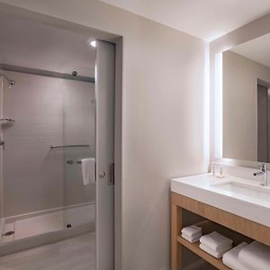 Upper Floors King Room