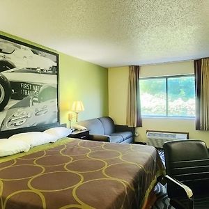 Super 8 By Wyndham Newton