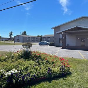 Hotel Iron Mountain Inn & Suites