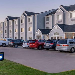 Days Inn & Suites By Wyndham Greeley