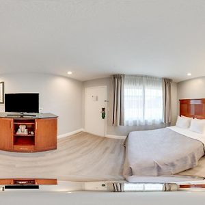 Efficiency King Room Mobility accessible