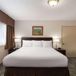 Travelodge By Wyndham Thunder Bay On