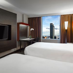 Upper Floors Queen Room