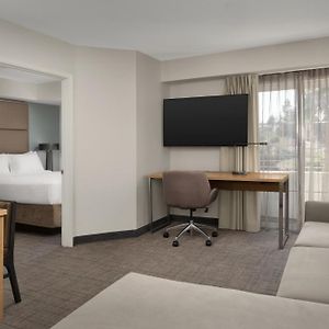 One-Bedroom Queen Suite