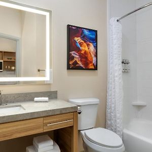 One-Bedroom King Suite