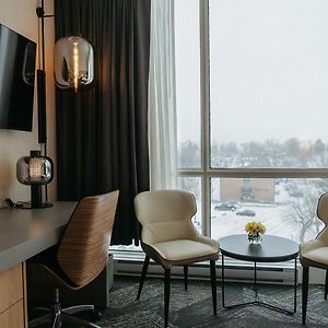 Queen Room Mobility accessible
