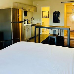 Deluxe Queen Suite