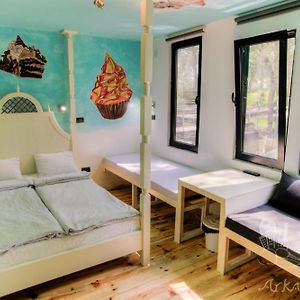 Arkabarka Floating Hostel