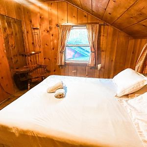 Private Queen Room