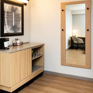 Upper Floors King Room