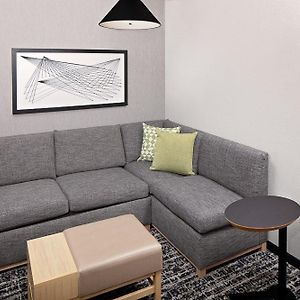 One-Bedroom King Suite