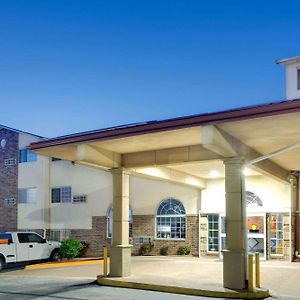 Super 8 By Wyndham Kansas City
