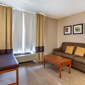 Queen Room Mobility accessible