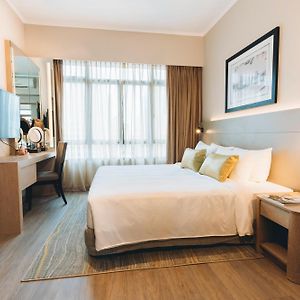 Deluxe Three-Bedroom Apartment