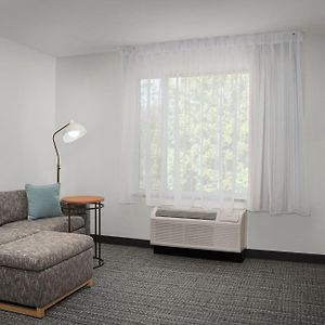 One-Bedroom Queen Suite