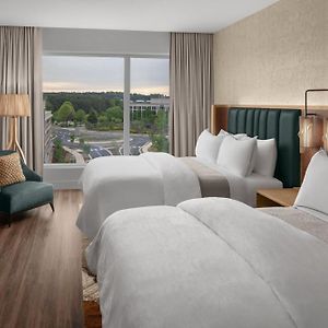 Upper Floors Queen Room