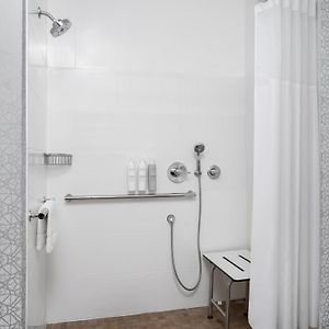 King Room Mobility accessible