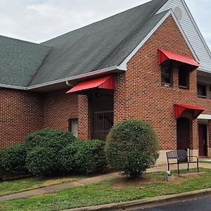 Red Roof Inn & Suites Cornelius - Lake Norman