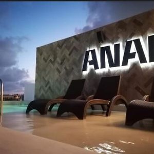 Anah La Quinta
