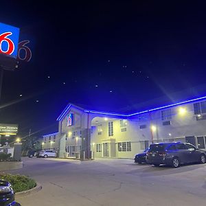 Motel 6 Tulsa, Ok Airport
