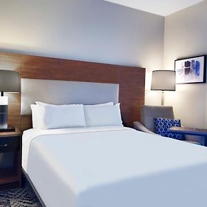 One-Bedroom Queen Suite