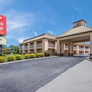 Econo Lodge Inn & Suites East