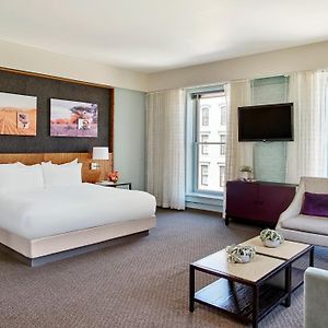 Corner Suite