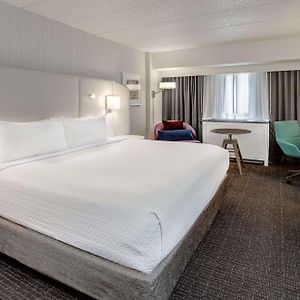 Deluxe  Queen Room Mobility accessible