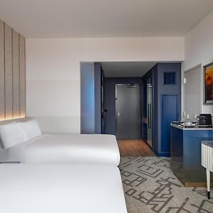 Standard Queen Room Hearing accessible